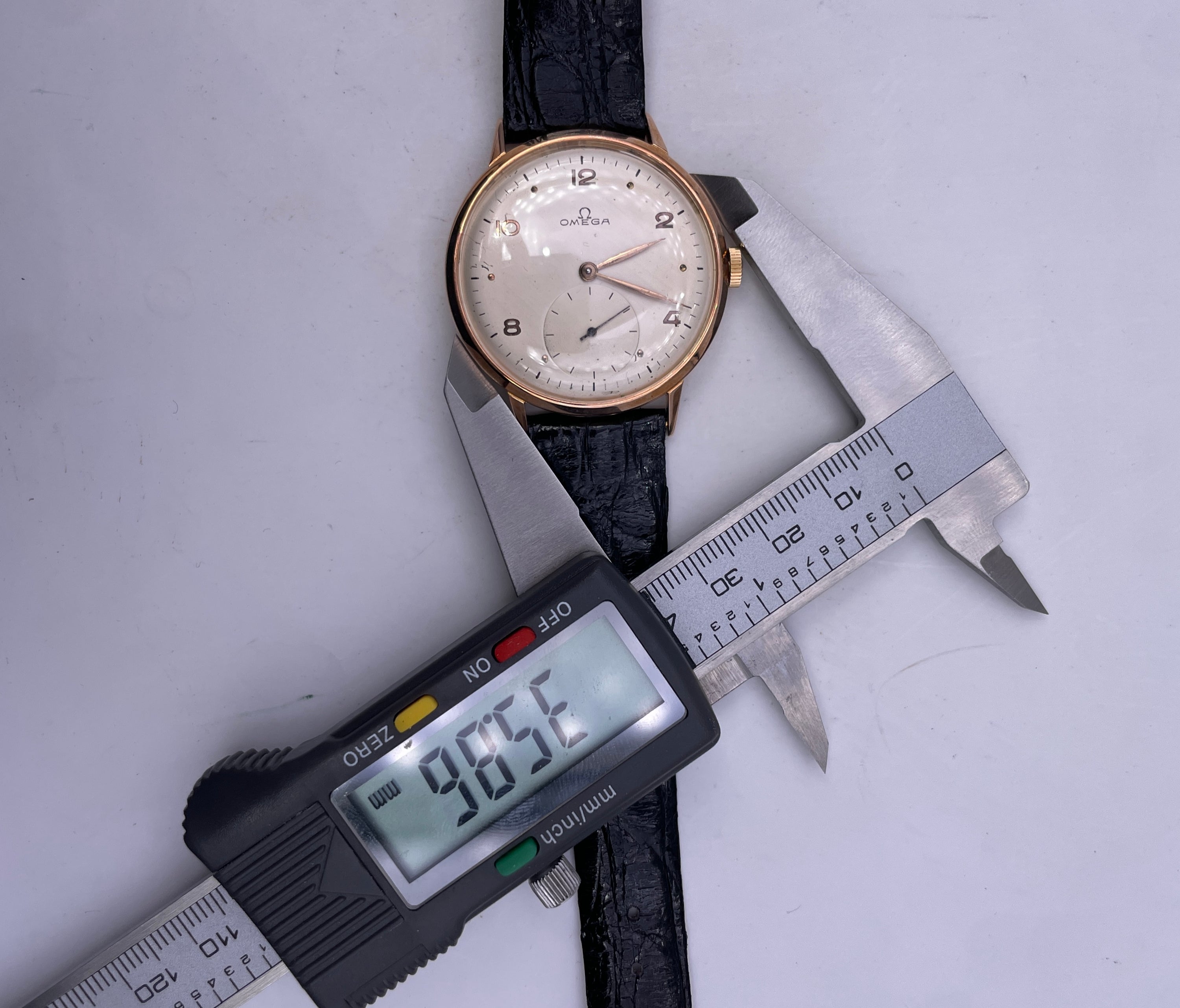 Omega - Carica Manuale - Oro 19K - Secondi Piccoli - Vintage Anni '50s