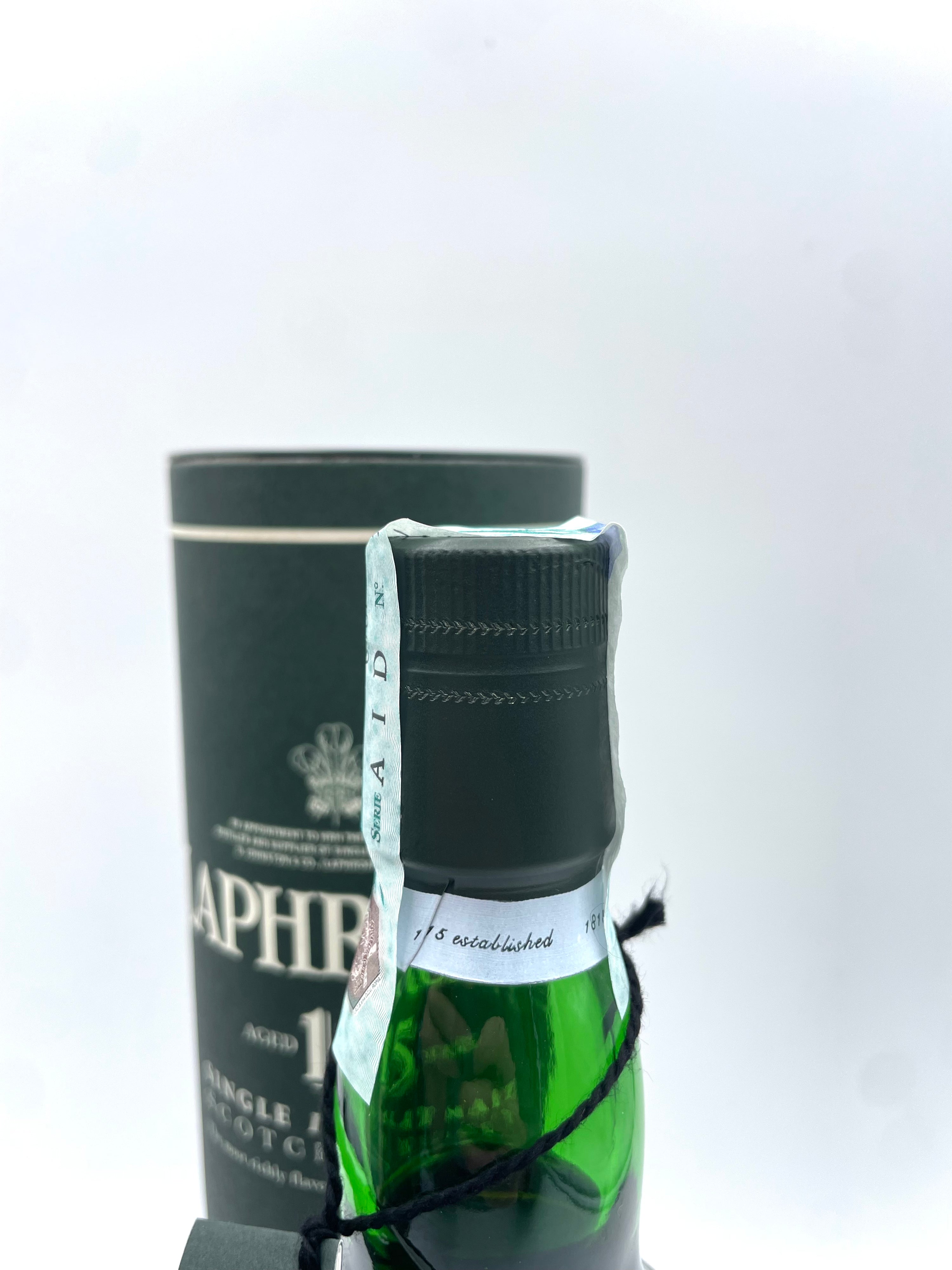 Laphroaig - 15 YO Single Islay Malt Scotch Whisky - 2000s