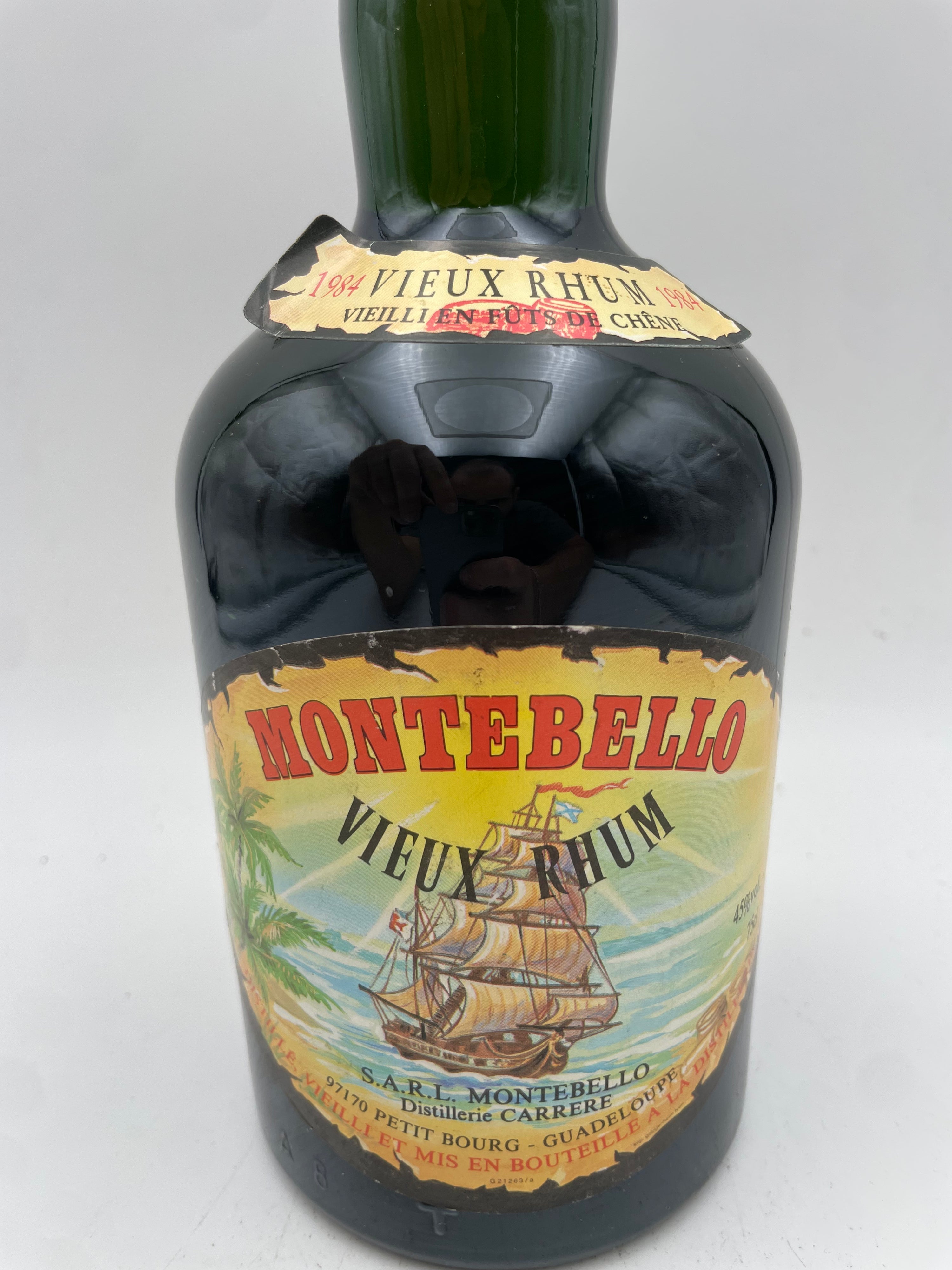 1984 - Montebello - Rare Old Rum Aged in Oak Barrels