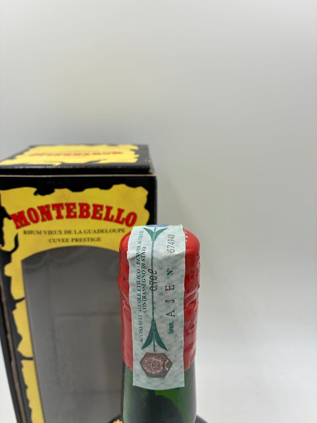 1984 - Montebello - Vieux Rhum De La Guadeloupe - 0,7L 42%